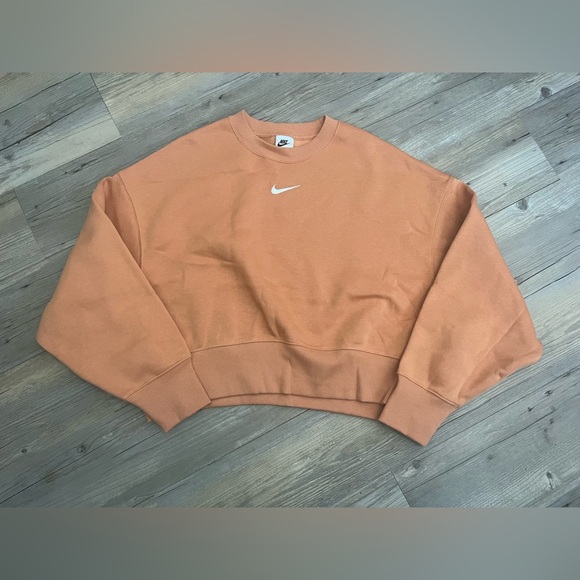 Nike Tops - Nike crew neck cropped oversized sweatshirt small orange new without tags